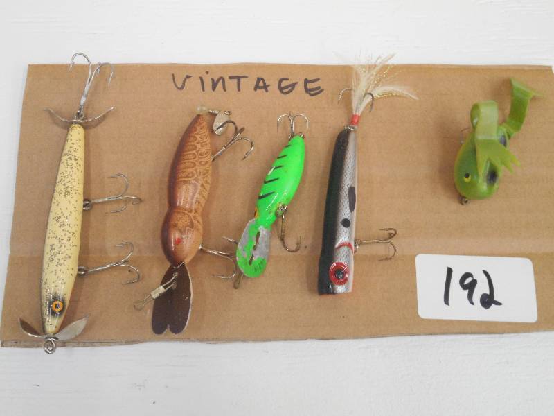lot 192 image: Lot Of (5) Assorted Vintage Lures ...