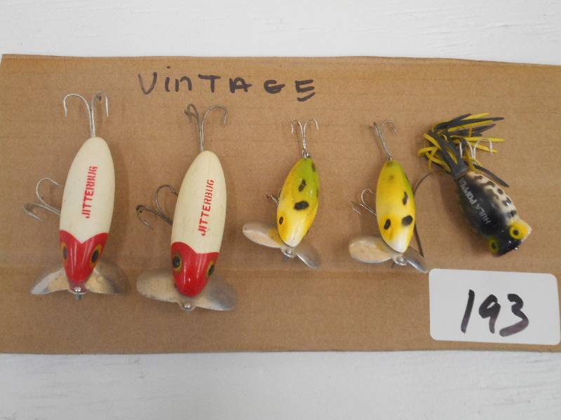 lot 193 image: Lot Of (5) Assorted Vintage Lures ...