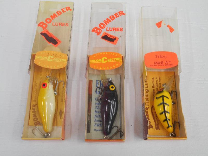 lot 196 image: Lot Of (3) New Bomber Crankbait Lur...
