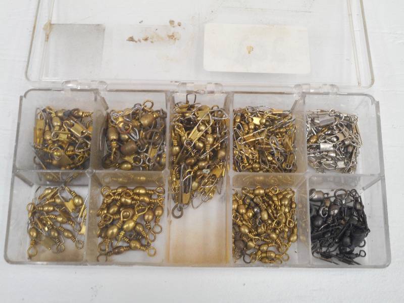 lot 202 image: Tray Full Of Assorted Swivels & Etc...