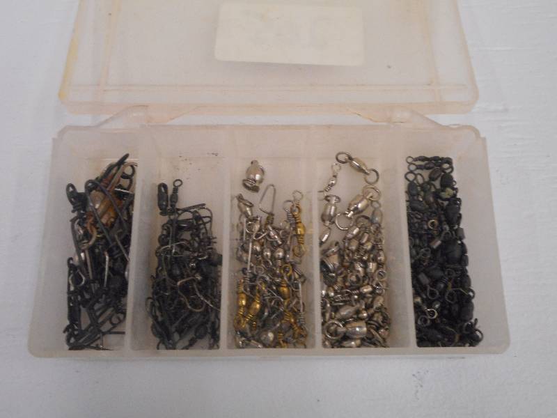 lot 205 image: Tray Full Of Assorted Swivels & Etc...