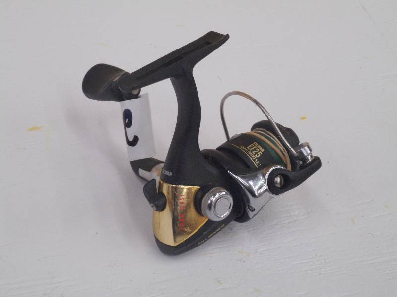lot 220 image: Silstar Long Cast Spinning Reel ...