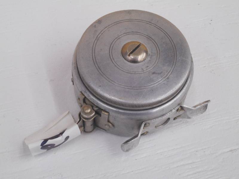 lot 227 image: South Bend Oreno Automatic Fly Reel...