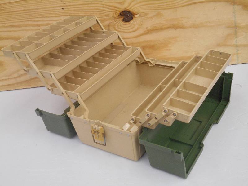 lot 289 image: Plano No. 8606 Plastic Tackle Box, ...