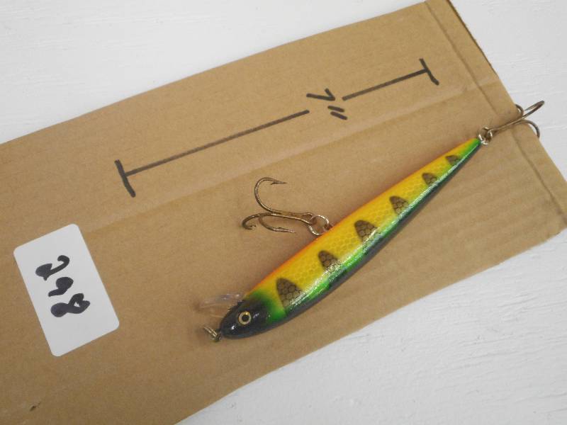 lot 298 image: (1) 7 Muskie Crankbait Lure ...