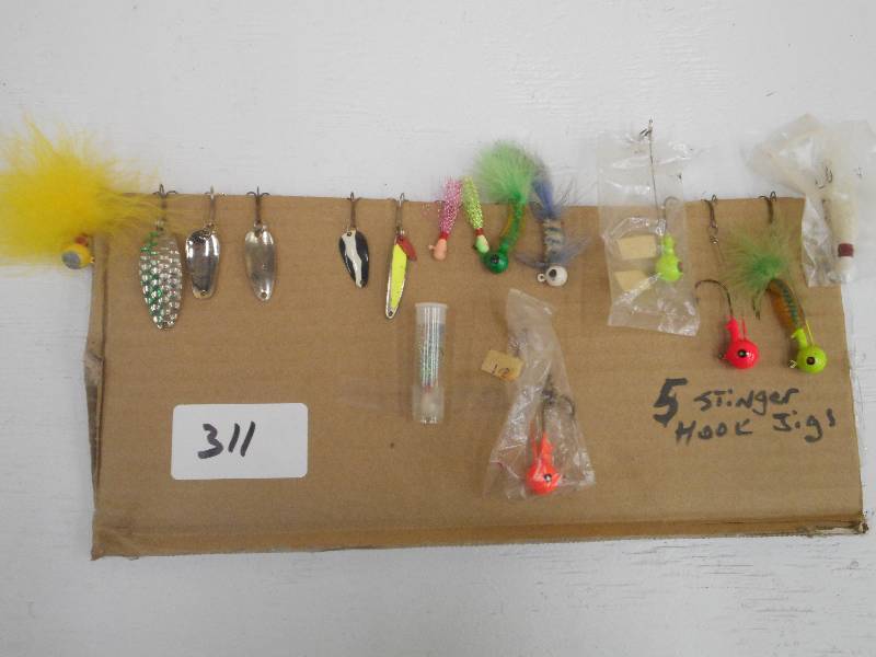 lot 311 image: Lot Of (16) Assorted Spoon & Jig Lu...