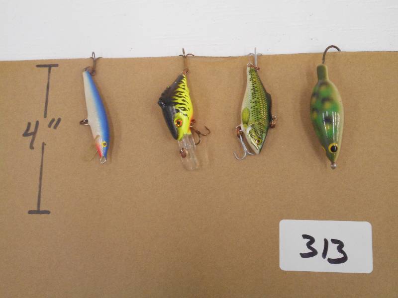 lot 313 image: Lot Of (4) Assorted Crankbait Lures...