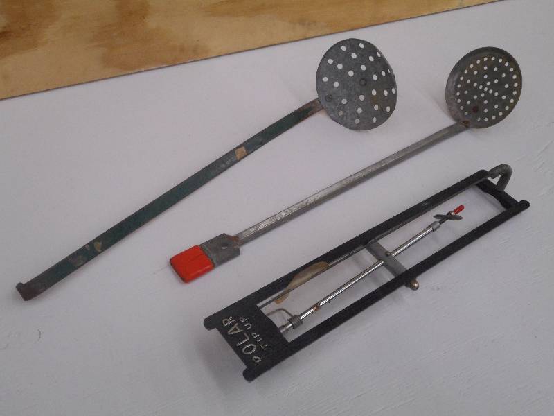 lot 344 image: Lot Of (2) Ice Scoops & (1) Tip-Up ...