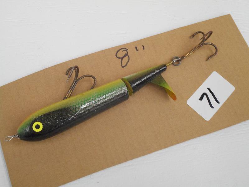lot 71 image: (1) 8 Muskie Crankbait Lure...