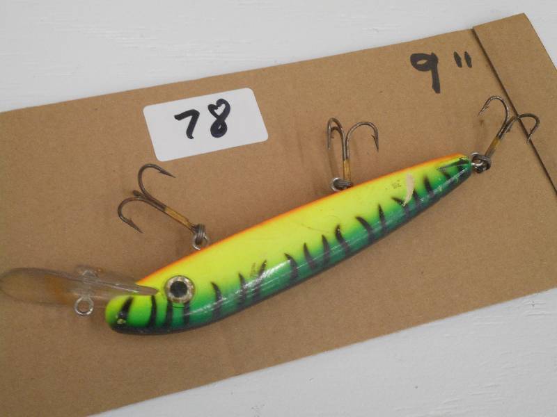 lot 78 image: (1) 9 Muskie Crankbait Lure ...
