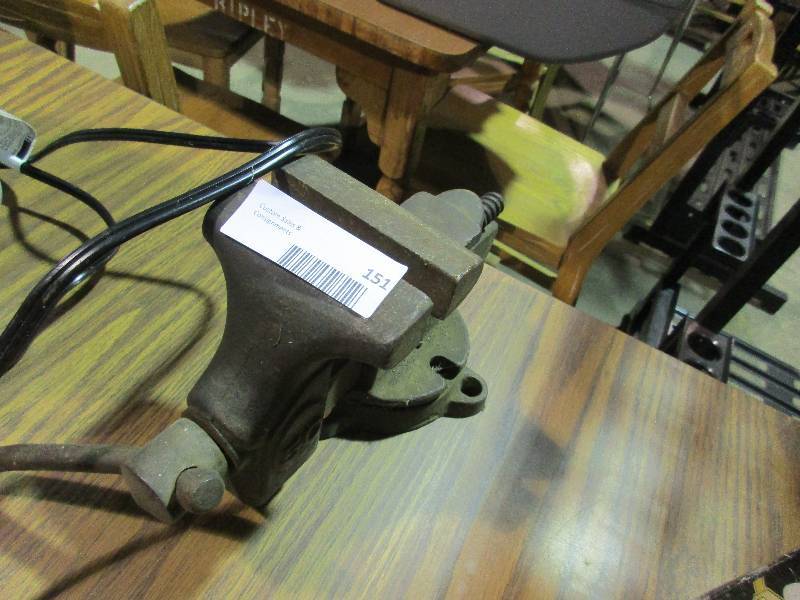 Bench vise