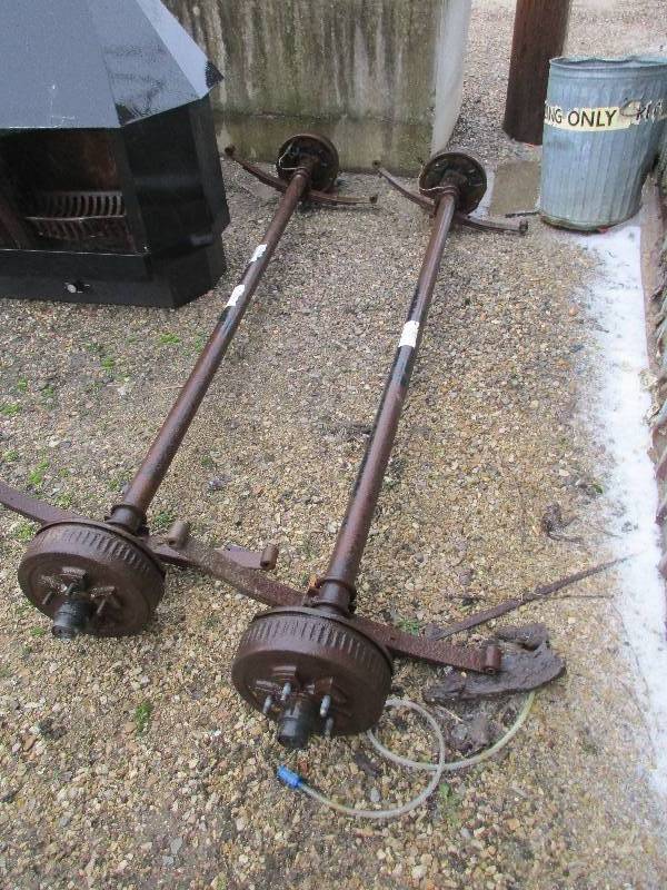 2 Trailer axles