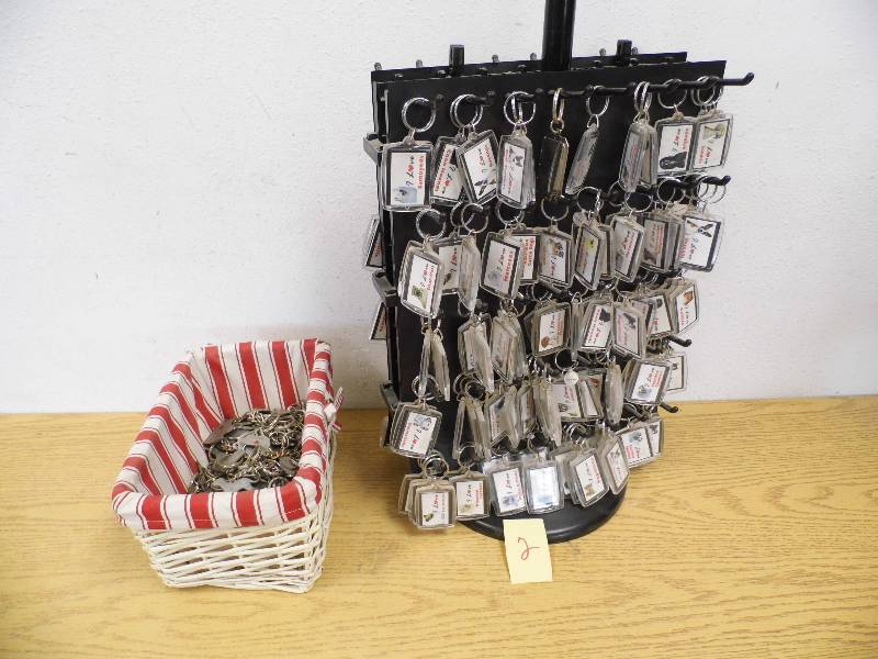lot 2 image: Key Chains w Display