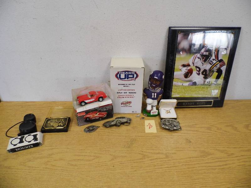 lot 28 image: Vikings & Sports Items