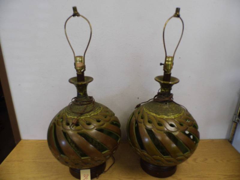 lot 38 image: 2 Lamps