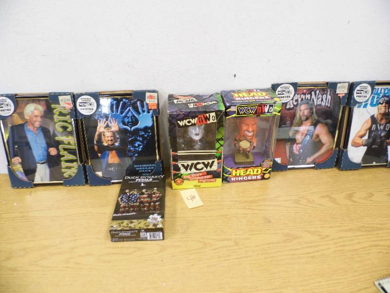lot 46 image: Wrestling & Duck Dynasty Items