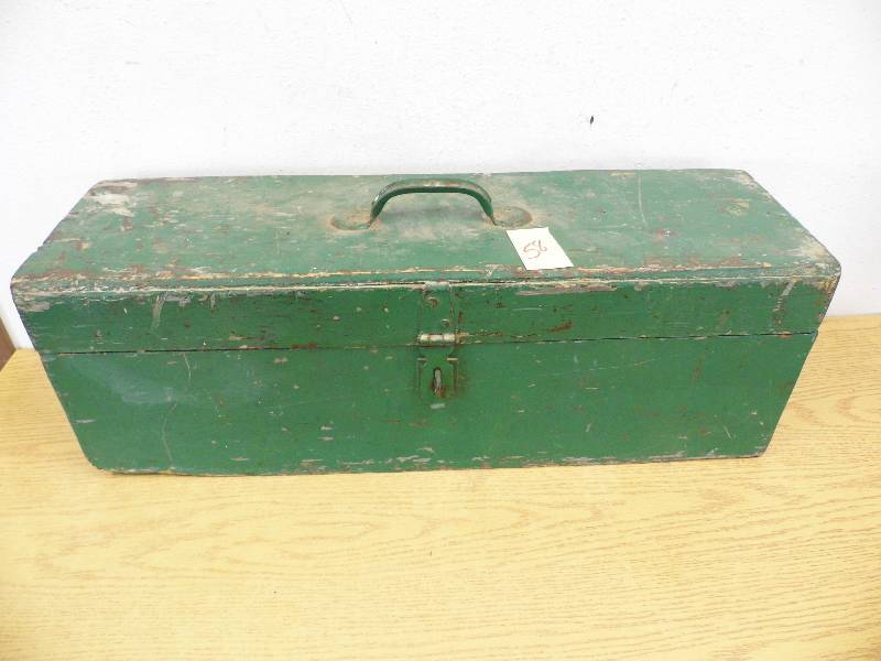 lot 58 image: Tool Box w Tools