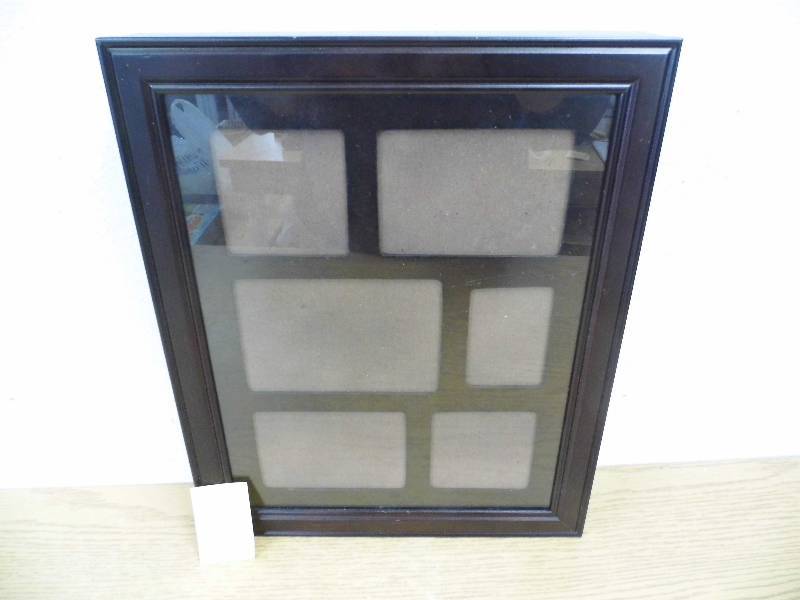 lot 67 image: Hanging Jewelry Box