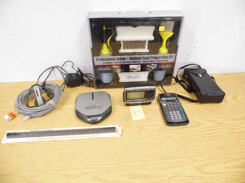 lot 69 image: Food Prep Kit, Sirrius Radio