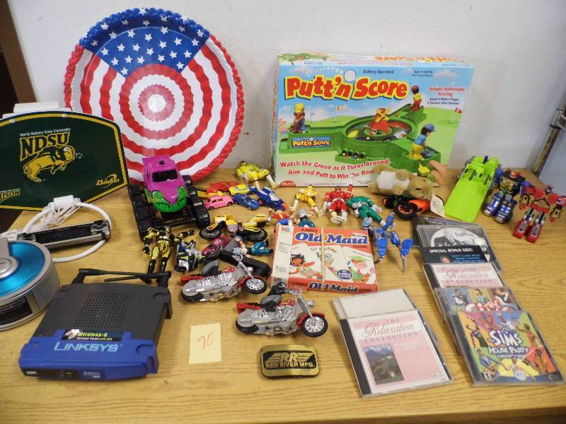 lot 70 image: Toys - Misc w Tote