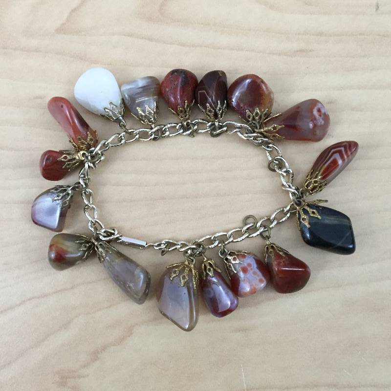 Lovely Vintage Mid Century Mod Semi-Precious Stone Agate Bracelet