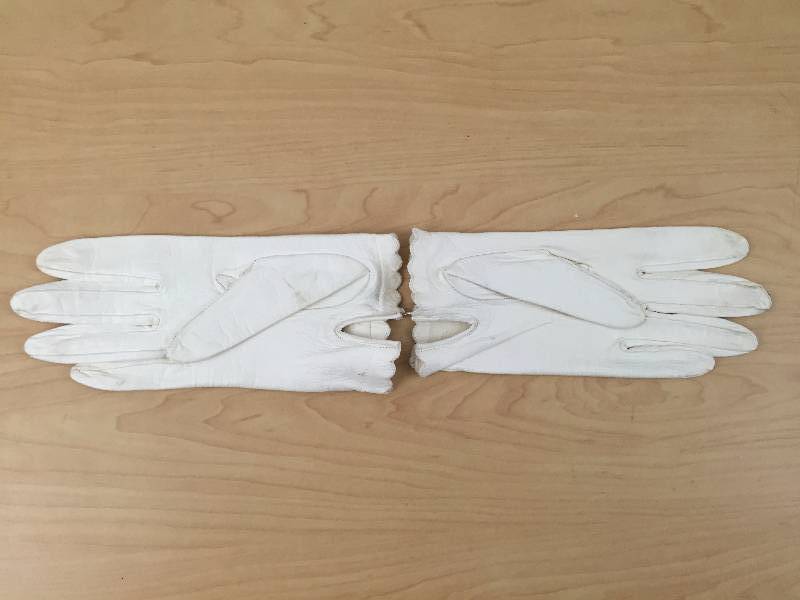 Vintage 1940s Miss Aria Short White Leather Kid Formal Driving Gloves Size 7.5