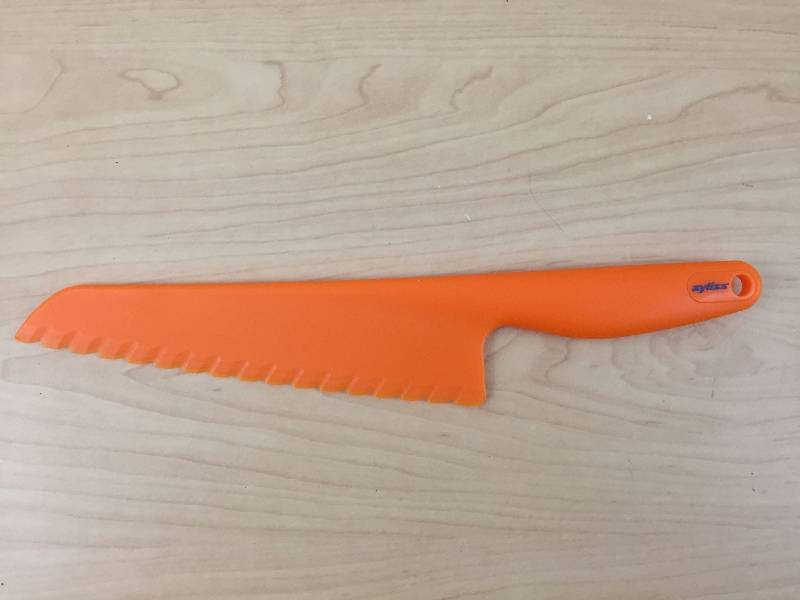 3 Lot of Kitchen Tools - knife cuts lettuce no rusting or discoloration to lettuce oxo zyliss chefn