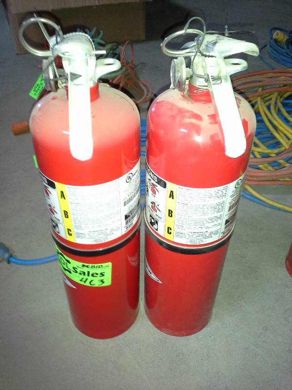 lot 463 image: Medium Sized Fire Extinguisher