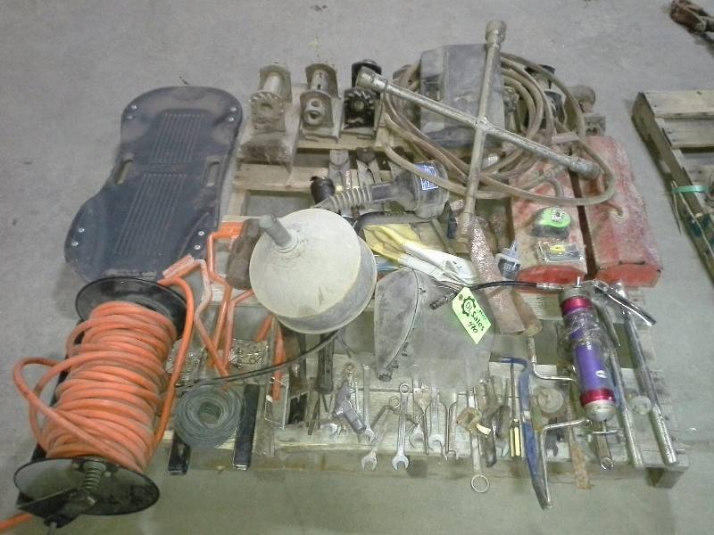 lot 470 image: Assortment of Tools