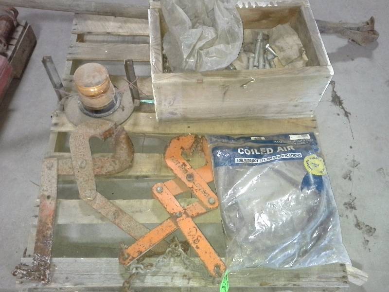 lot 471 image: Assortment of Misc. Item