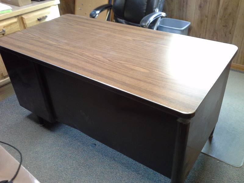 lot 491 image: Office Desk