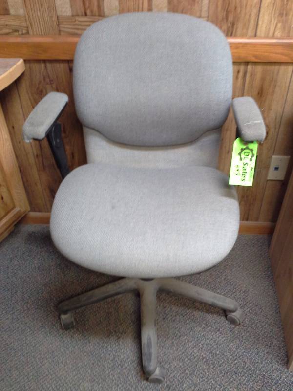 lot 493 image: Office Chair