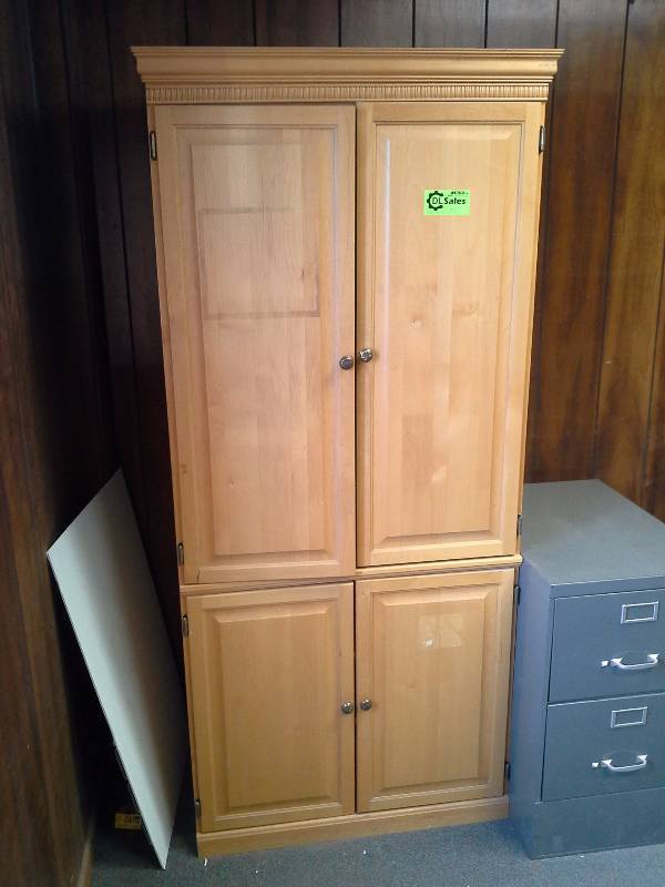 lot 511 image: Wood Hutch