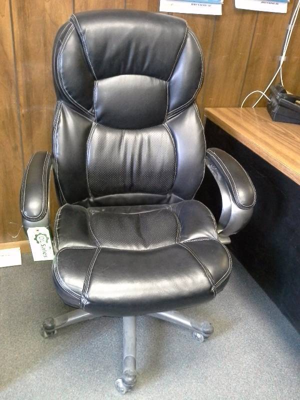 lot 515 image: Office Chair