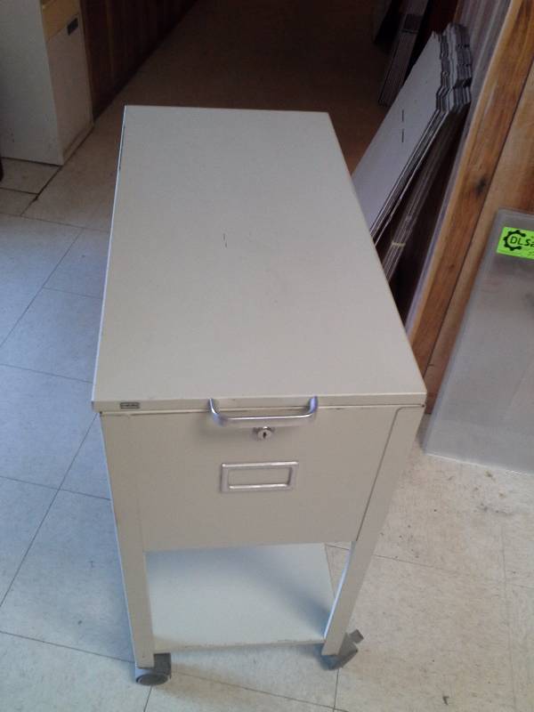 lot 534 image: Rolling Filing Cabinet