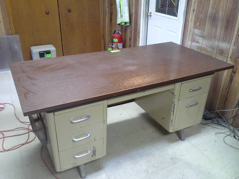lot 533 image: Office Desk