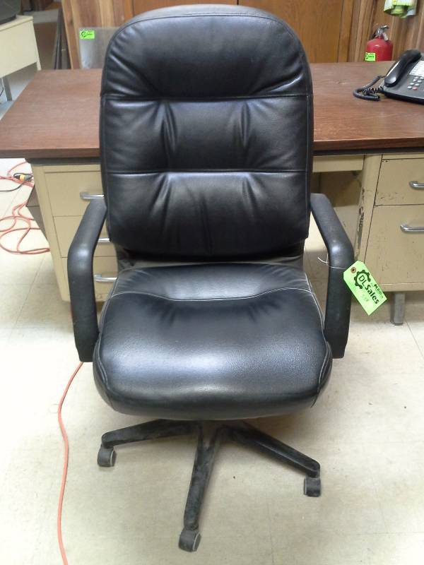 lot 538 image: Office Chair