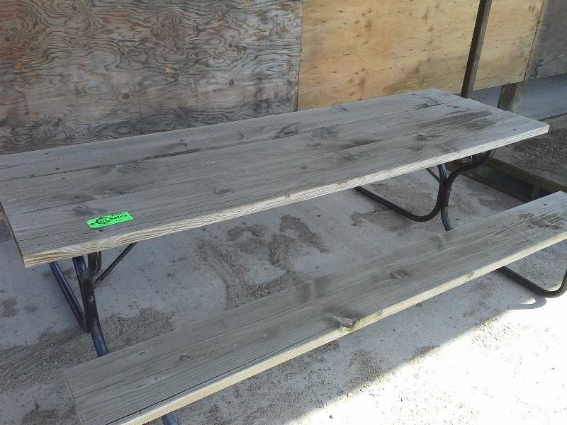 lot 469 image: Picnic Table