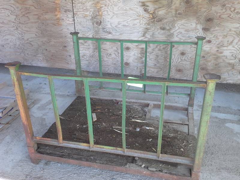 lot 396 image: Metal Storage Rack