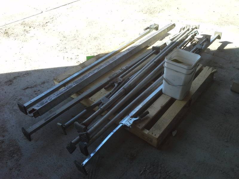 lot 365 image: Load Bars