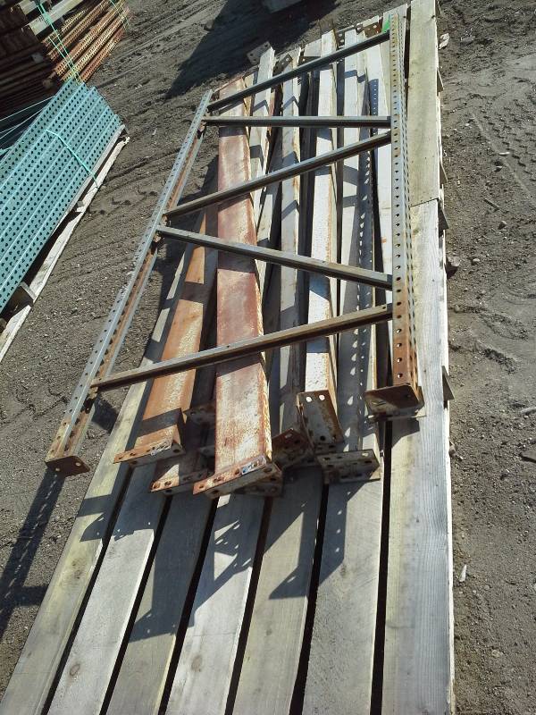 lot 425 image: Pallet Racking Parts