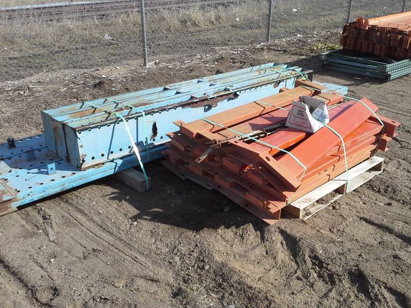 lot 422 image: Cantilever Racking