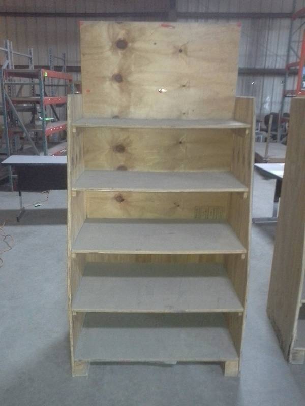 lot 19 image: Display shelf
