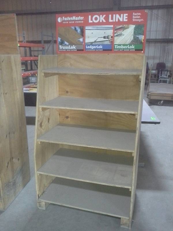 lot 20 image: Display shelf