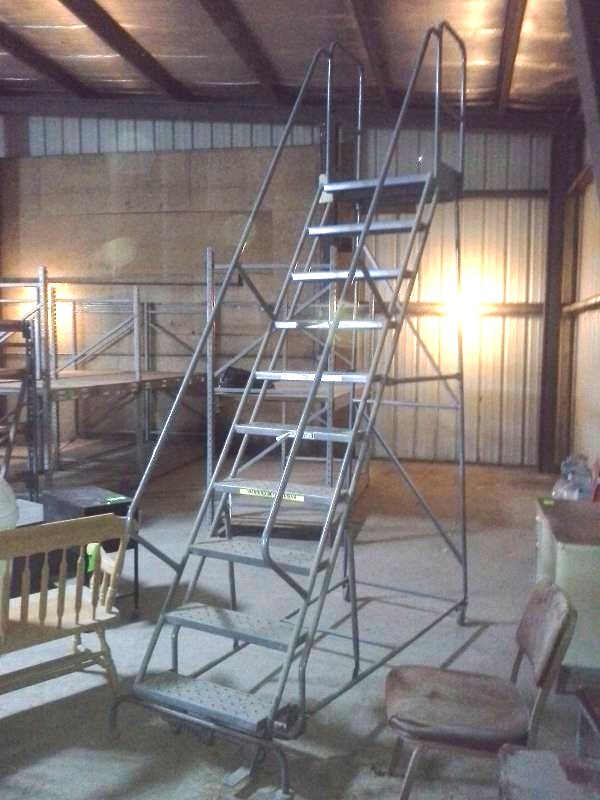 lot 21 image: Rolling Stair Case