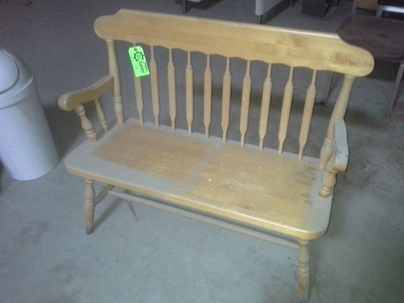 lot 22 image: Wood Bench