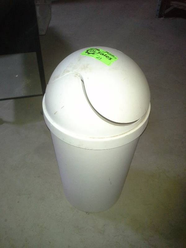lot 23 image: Garbage can