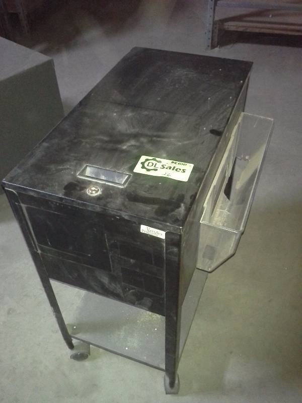 lot 26 image: Rolling File Cabinet