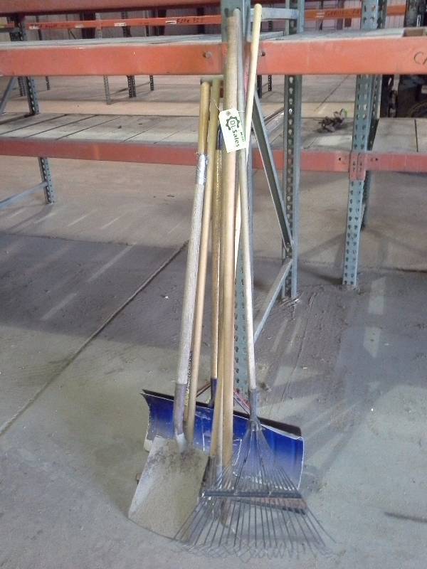 lot 71 image: Yard Tools