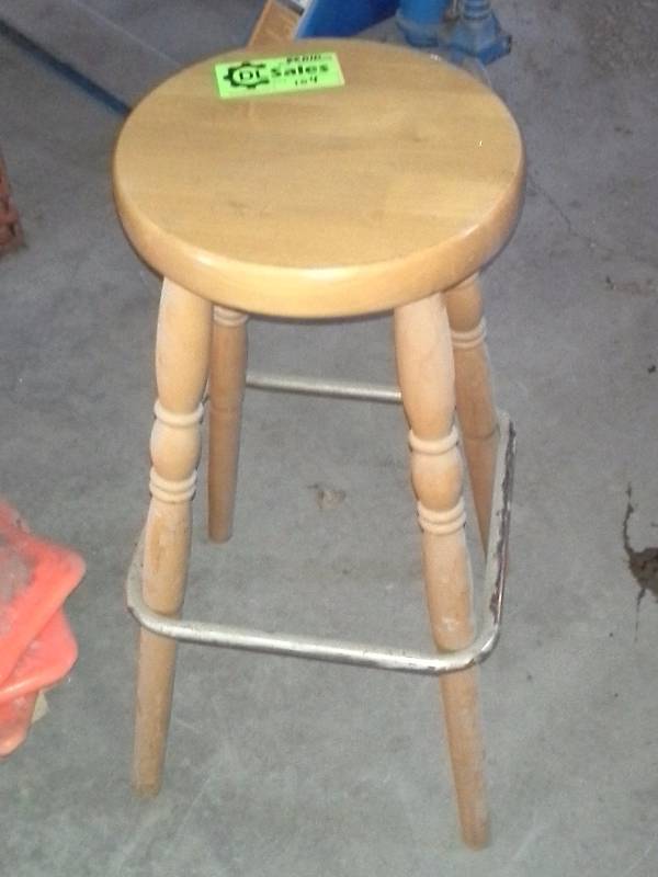 lot 104 image: Shop Stool